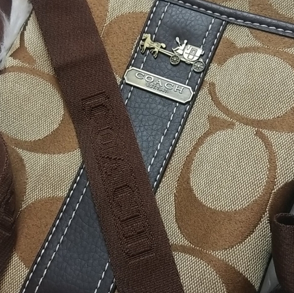 "C" Signature Bag - Picture 6 of 7